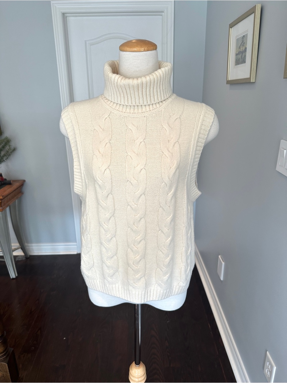 GAP Cream Cable-Knit Sleeveless Turtleneck Sweater - Size M